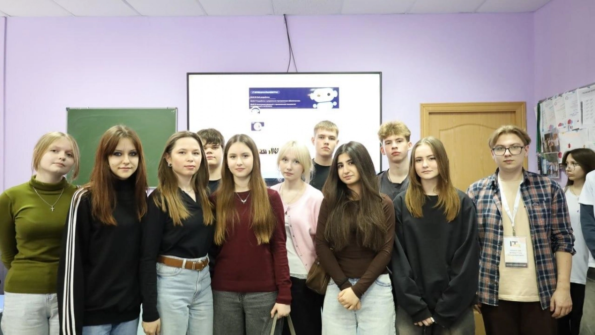600 школьников Курской области освоили IT на фестивале профессиональных проб