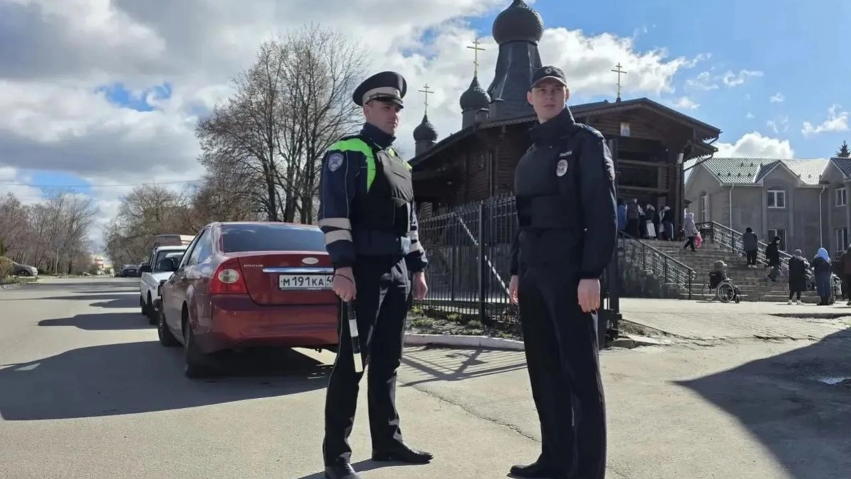 Полиция Курска охраняла верующих на службах Вербного воскресенья