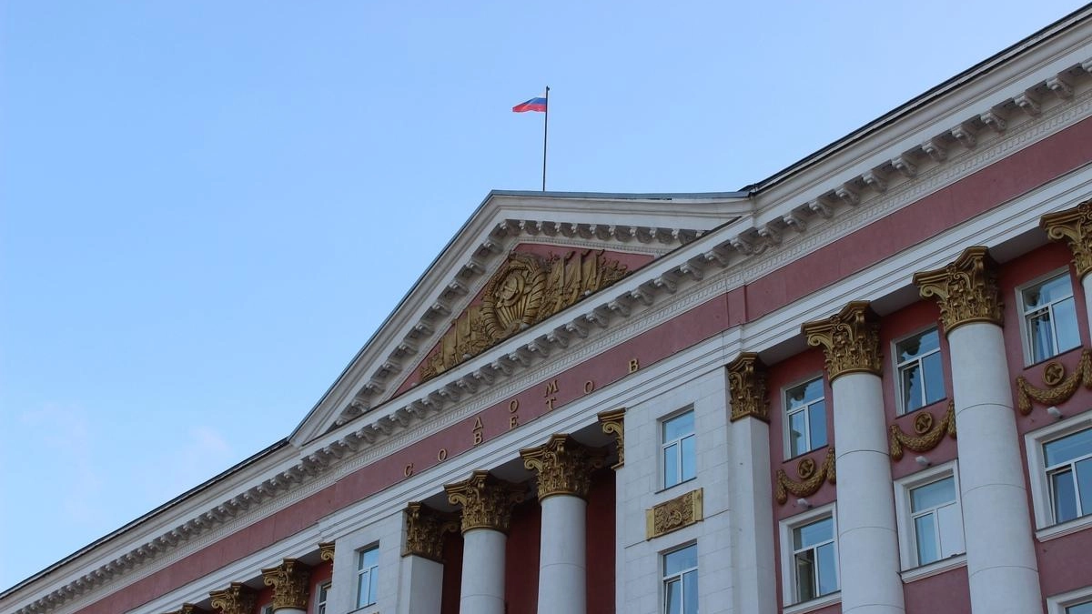 ФСБ задержала жителя Курской области при получении взрывчатки из тайника