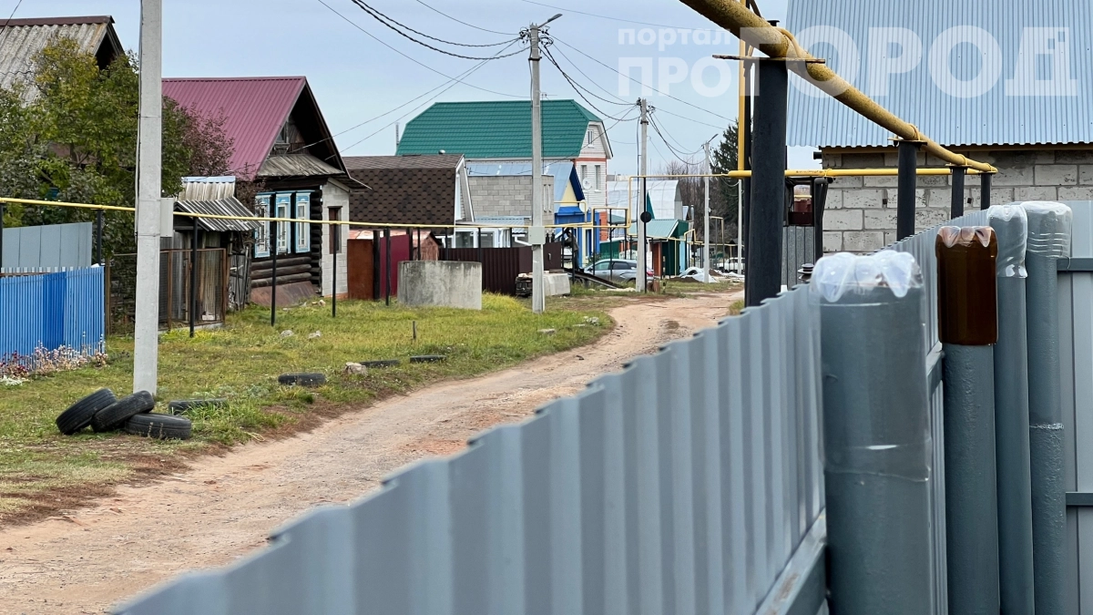 Купили дом по выгодной цене и пожалели: через пару лет обнаружили сырость в подвале и трещины на стенах