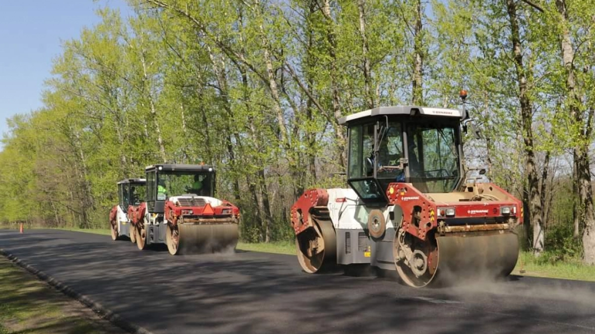 В трёх районах Курской области до 2026 года построят дороги и соединят сёла с агрокомплексами