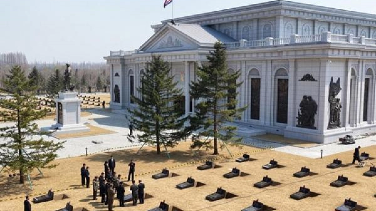 Ким Чен Ын осмотрел музей боевых подвигов КНДР в Курской области