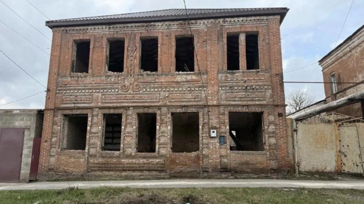 «Дом с ножницами» в Обояни могут изъять у собственника после пожара