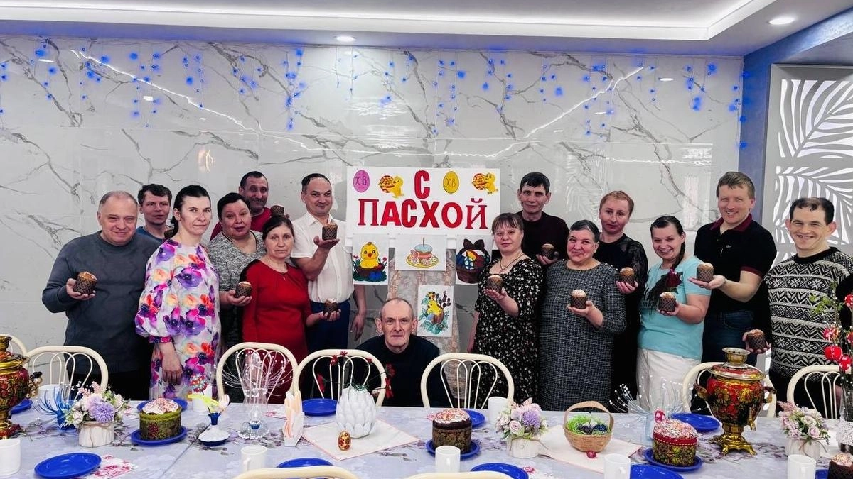 В Щигровском доме соцобслуживания пожилые жители вместе испекли куличи и встретили Пасху