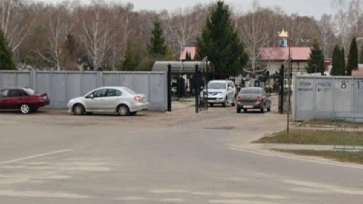 На кладбище в Курске сторож брал деньги за въезд — мэр обещал разобраться