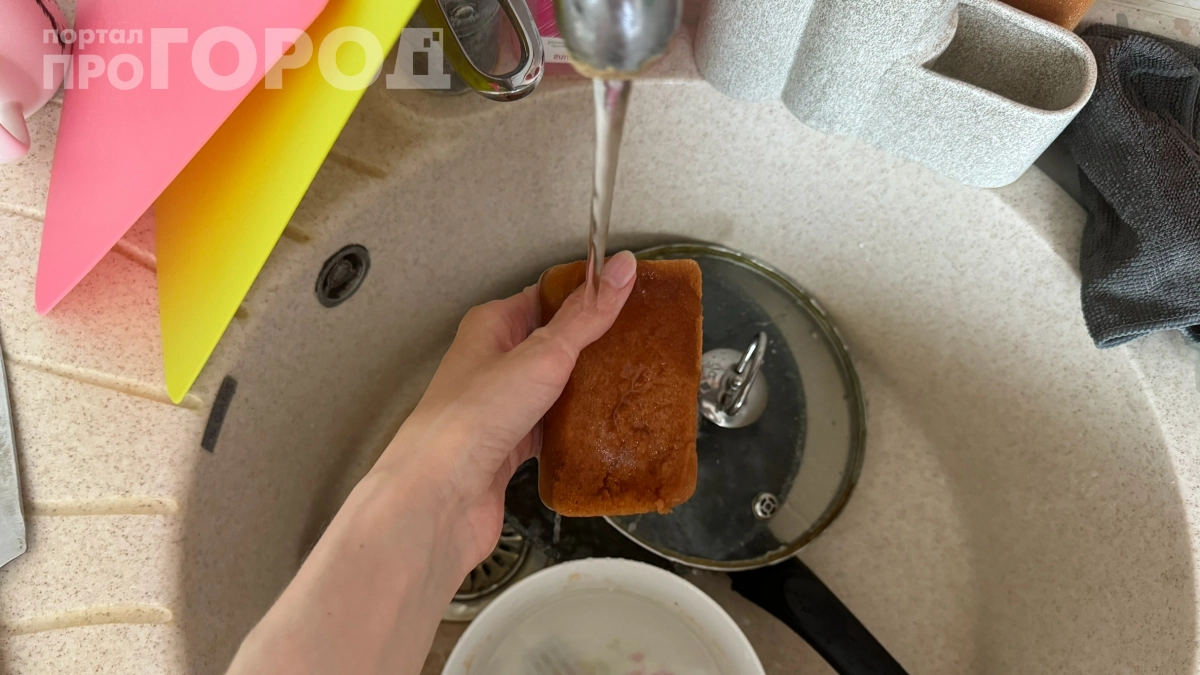 Не мойте посуду содой: химик предупредил о скрытых рисках — вот что происходит с тарелками и вашим здоровьем