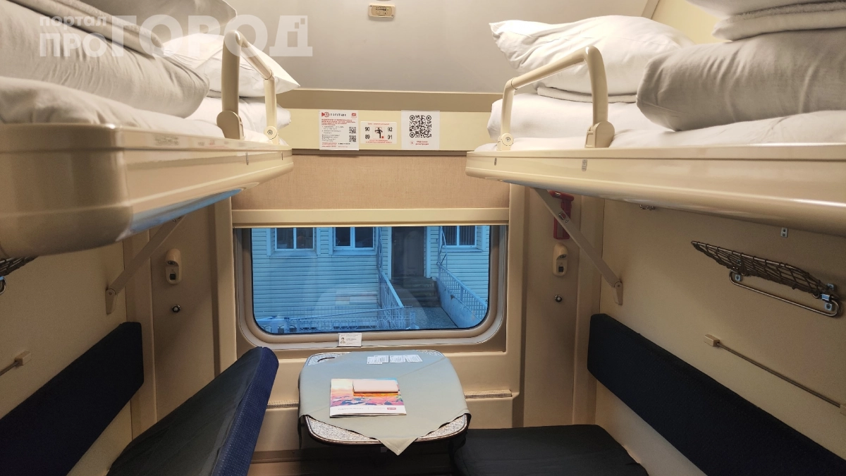 «Весь низ мой, а ты ешь наверху»: почему в поездах больше не осталось места для верхних пассажиров