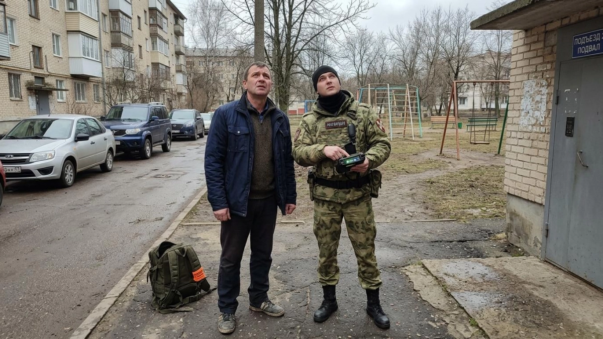 Волонтёр из Курской области три часа прятался от дрона в подвале