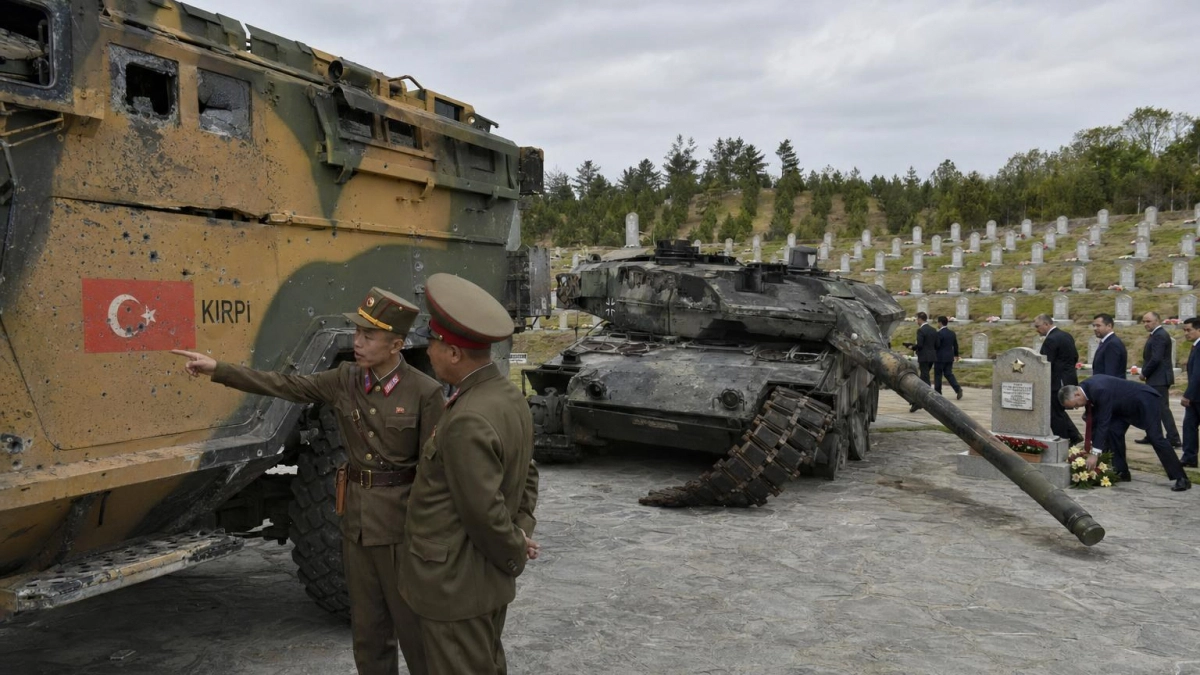 Подбитые Leopard и Kirpi выставлены в мемориале Пхеньяна
