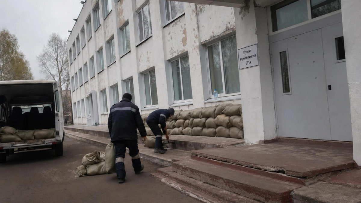 Курские школы укрепят мешками с песком для безопасного проведения ЕГЭ