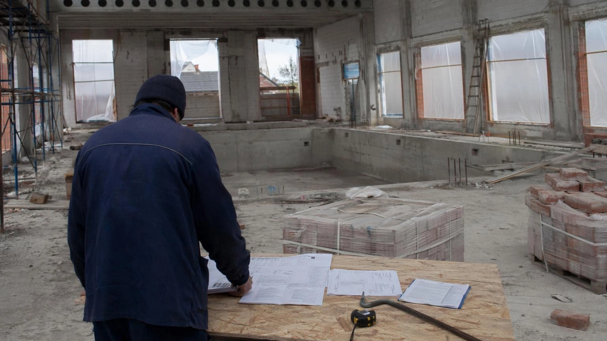 Подрядчик недостроенного бассейна КГУ оспорил включение в реестр УФАС