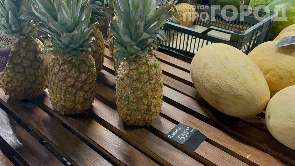 5 секунд — и вы безошибочно выберете сладкий ананас: 3 верных признака спелости, которые видно сразу