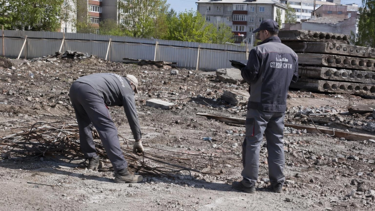 Мэр Курска показал площадку после сноса гаражей: работы идут по плану