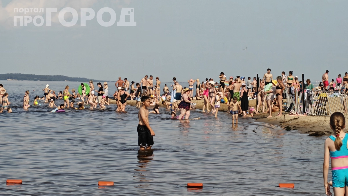 Почему туристы смеются, а местные надевают колготки на пляже: они знают кое‑что, чего не знаете вы