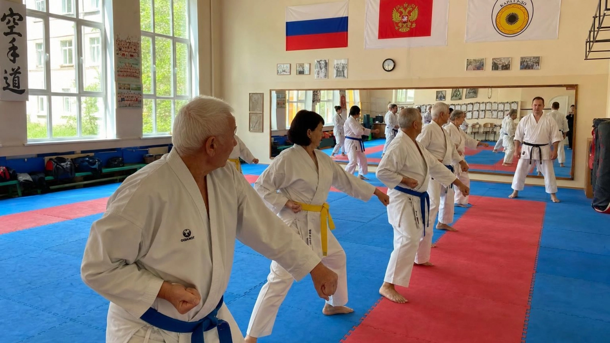 80-летний каратист из «Курского долголетия» сдал квалификационный экзамен по киокусинкай