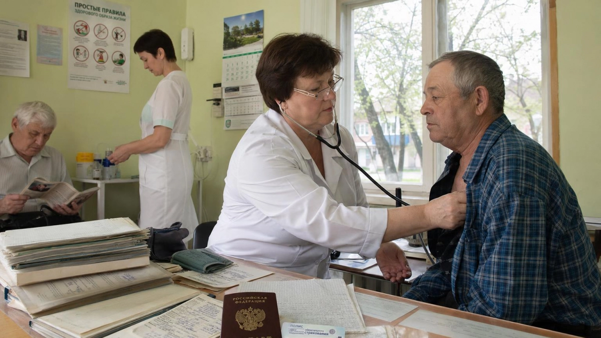Пять узких специалистов из Курска примут пациентов Мантуровского района 19 мая
