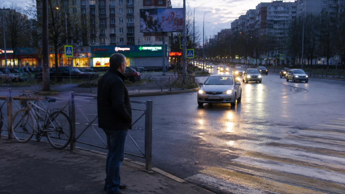 В Курске большегруз сбил пешехода с велосипедом на нерегулируемом переходе