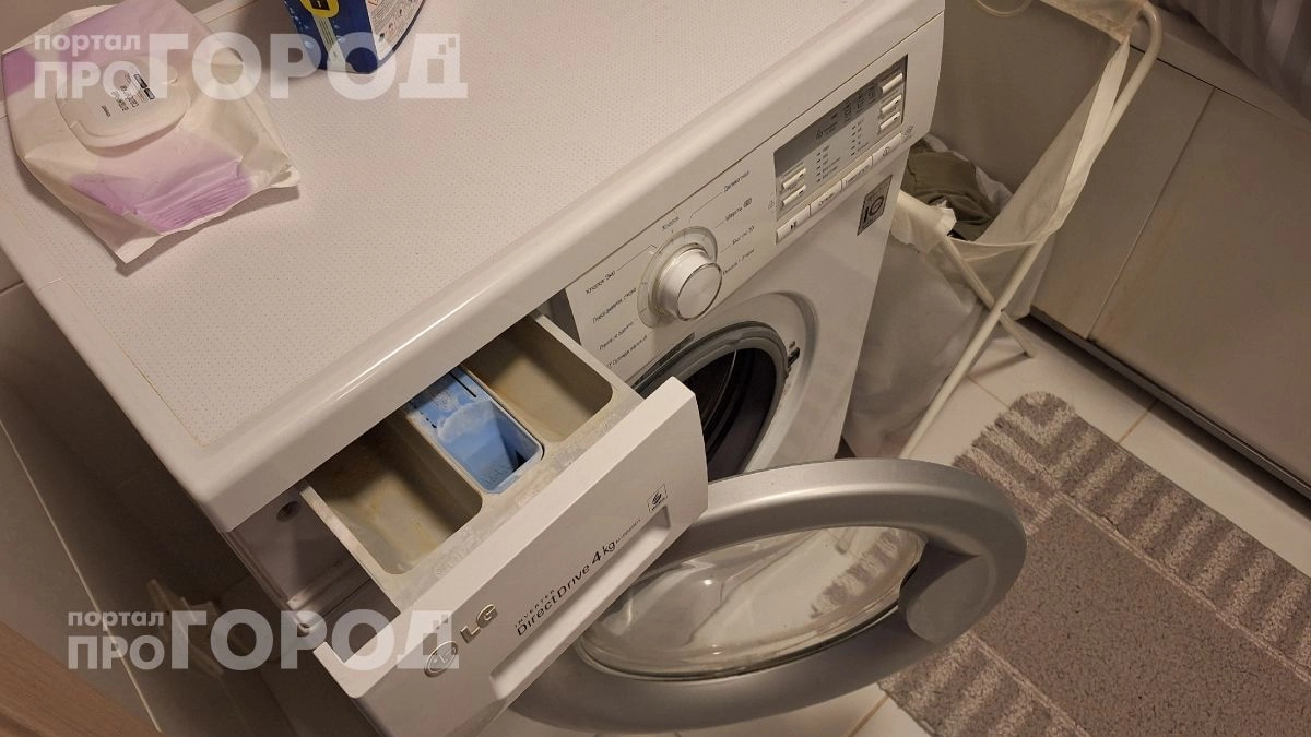 Перестаньте выбрасывать пожелтевшие подушки: вот как вернуть им свежесть и объем с помощью одной стирки