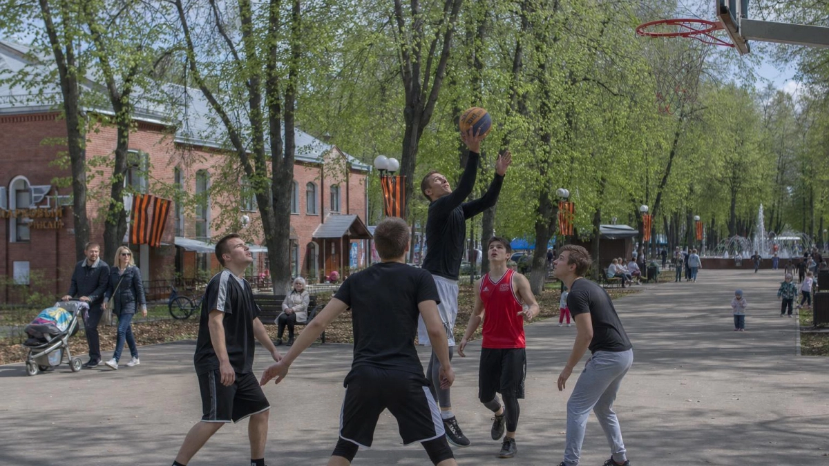 В парке Пионеров Курска 9 мая — ГТО, баскетбол и бесплатные ролики