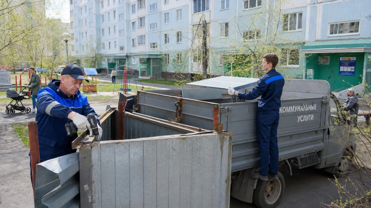 В Железногорске сносят незаконные гаражи: владельцам предлагают забрать имущество