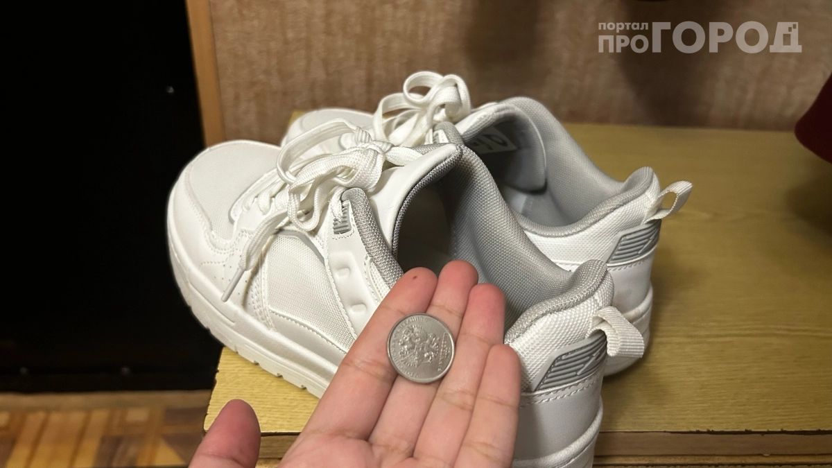 Кладу монету в кроссовок перед выходом и вот почему: неожиданный лайфхак, который работает на 100%