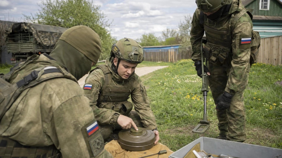 Саперы группировки «Север» показали трофейные мины и БПЛА ВСУ из Курской области