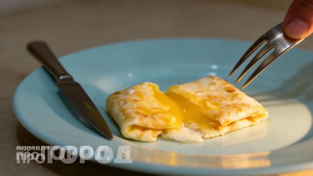 Перестаньте готовить скучную яичницу: один простой прием превратит обычный завтрак в ресторанный шедевр