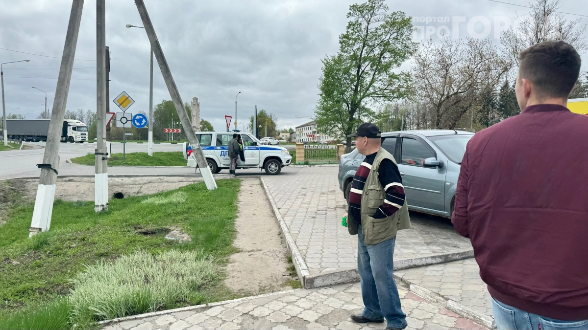 Инспектор просит открыть багажник: что срочно проверить, чтобы не попасть на штрафстоянку