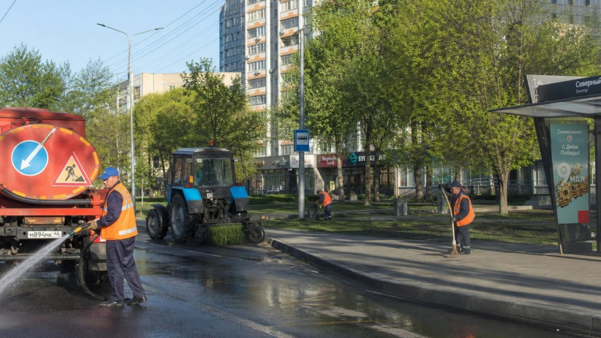 Курские коммунальщики убирают парки и дороги даже в выходные