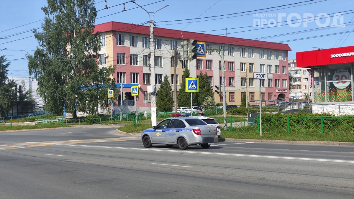 Инспектор грозит штрафом за непристёгнутого пассажира сзади — вот аргумент, который заставит его передумать