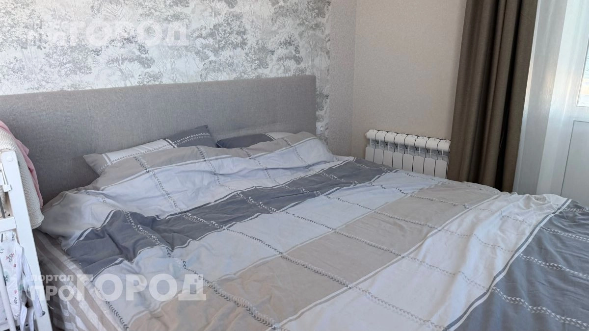 Хватит поправлять постель каждое утро: простой способ закрепить простыню на матрасе навсегда всего за минуту