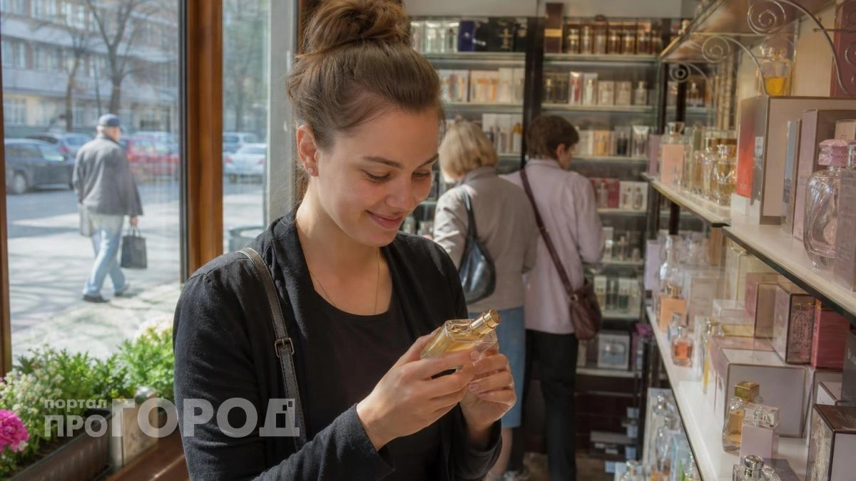 Перестала хранить парфюм на туалетном столике и нашла идеальное место: аромат остается свежим годами