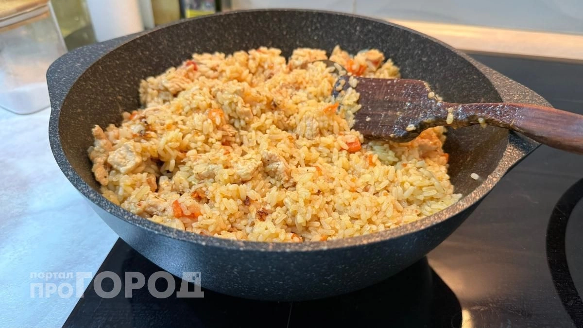 Перестаньте портить плов неправильной водой: узнайте один секрет идеальной рассыпчатости без слипшихся зерен