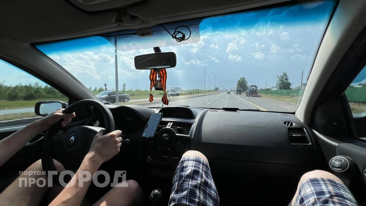 Хватит мучить мотор в жару: автоэксперт объяснил, почему прогрев летом только вредит вашей машине