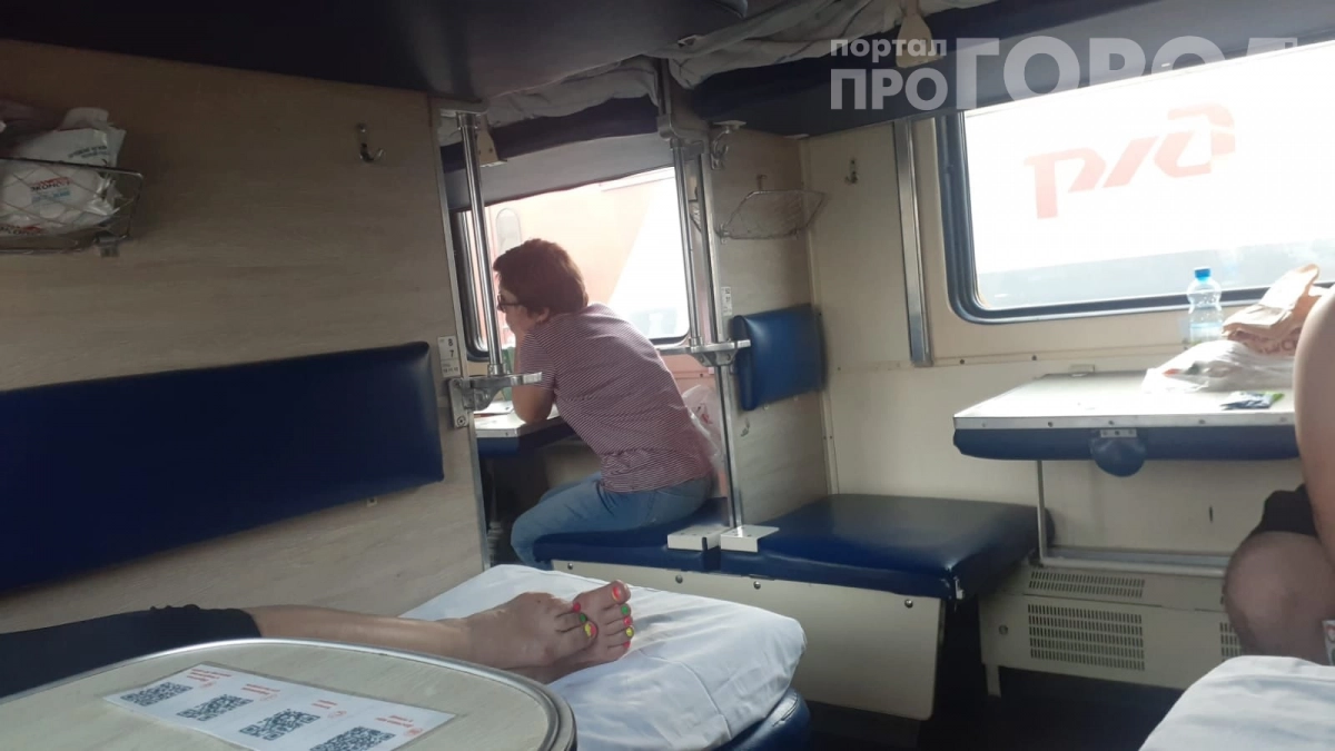 Завтрак по расписанию, а нервы — на пределе: почему поездки в плацкарте превращаются в борьбу