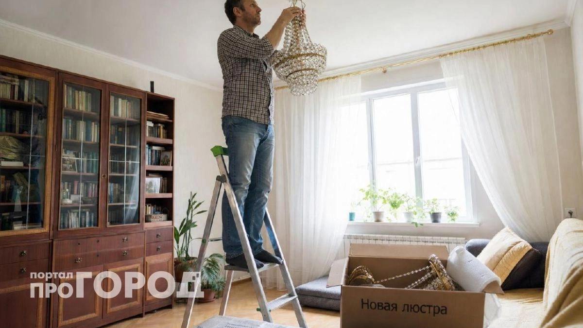 Забудьте про люстры в центре комнаты: этот дизайнерский прием визуально приподнимает потолок в хрущевке