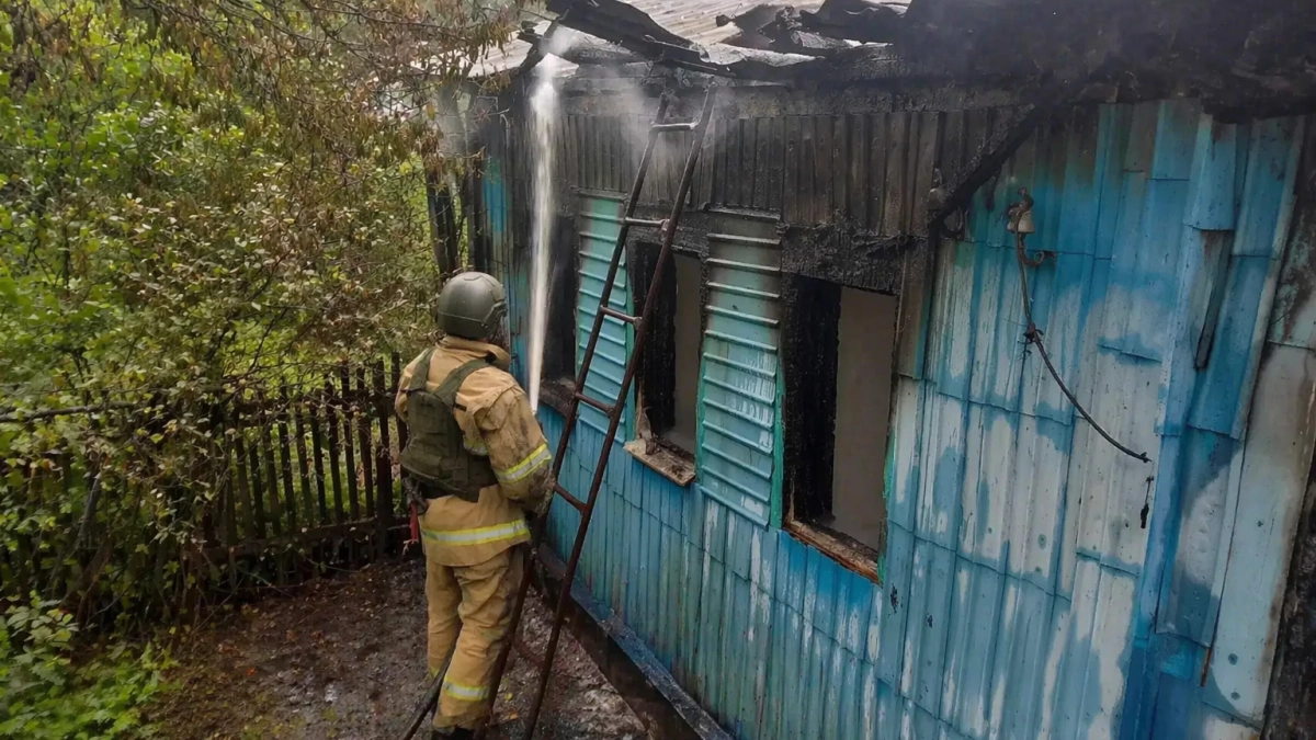 В Беловском районе при пожаре погиб 74-летний мужчина, причины возгорания выясняют