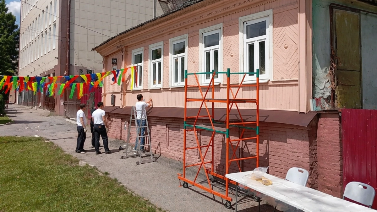 В центре Курска волонтёры восстанавливают дом, где жил историк Георгий Булгаков