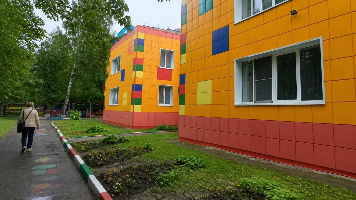 В Курске по Народному бюджету утеплили и обновили фасад детского сада №102