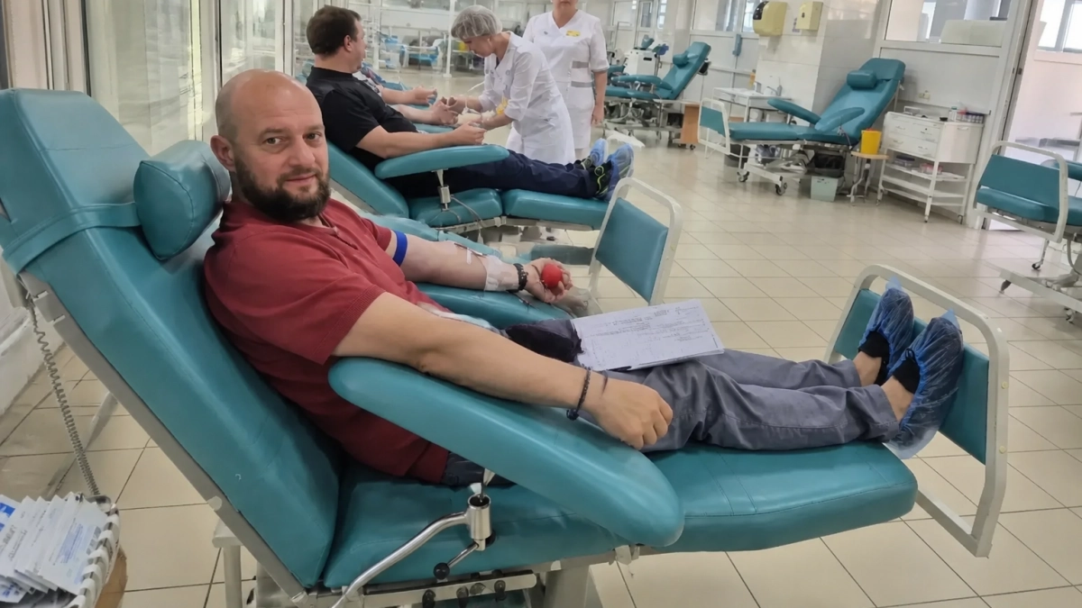 Мэр Курска Евгений Маслов сдал кровь и призвал горожан присоединиться
