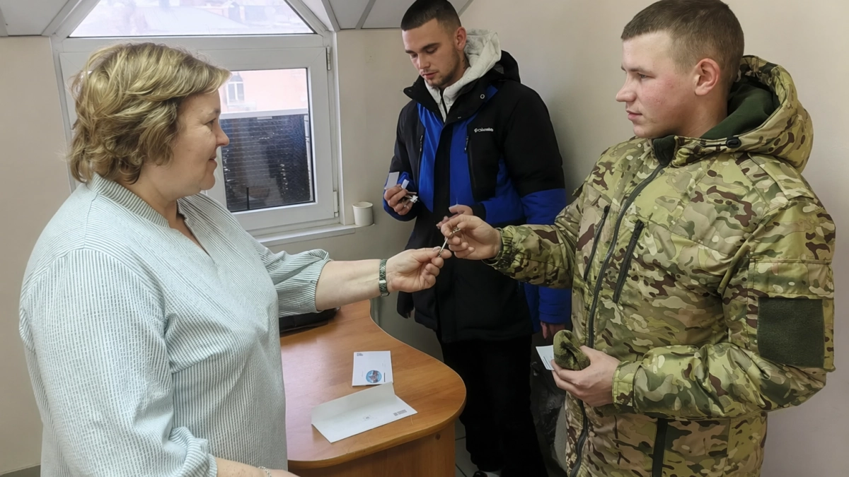 Сироты из Большесолдатского района снова получили жильё после утраты домов