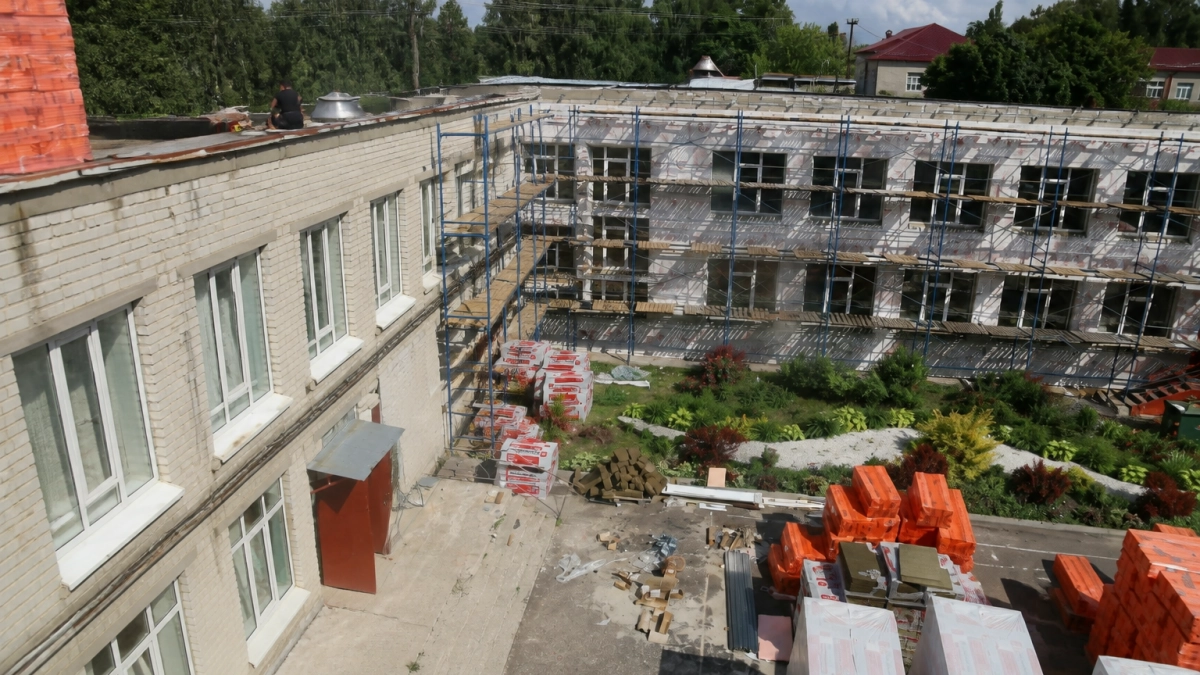 Ремонт школ, новые проекты благоустройства и судебные процессы: главные новости за 17 июля