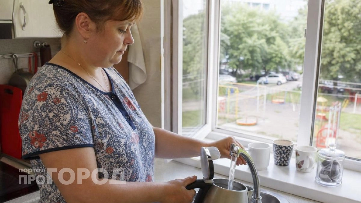 Перестаньте заливать в чайник горячую воду из крана: эта привычка незаметно уничтожает ваш дорогой прибор