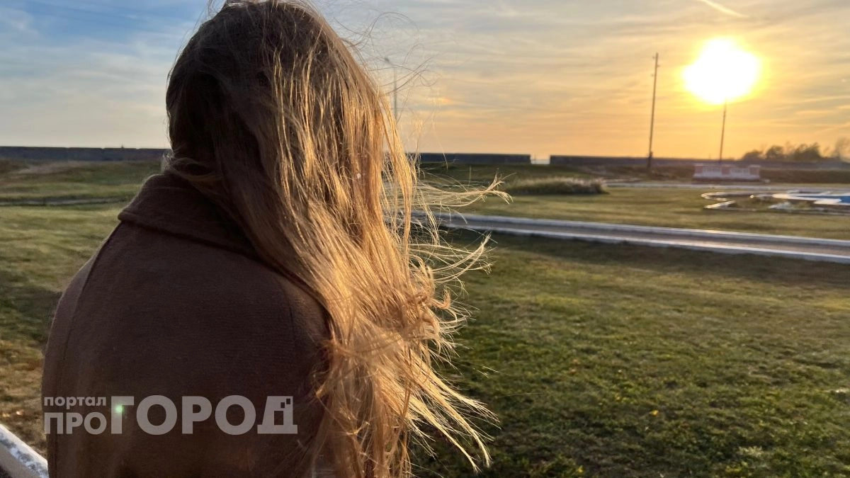 Волосы перестанут ломаться и обретут зеркальный блеск: один простой ритуал, который рекомендуют трихологи