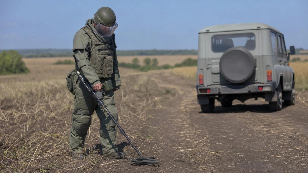 Сапёры «БАРС-Курск» ежедневно обезвреживают десятки мин на дорогах и полях приграничья