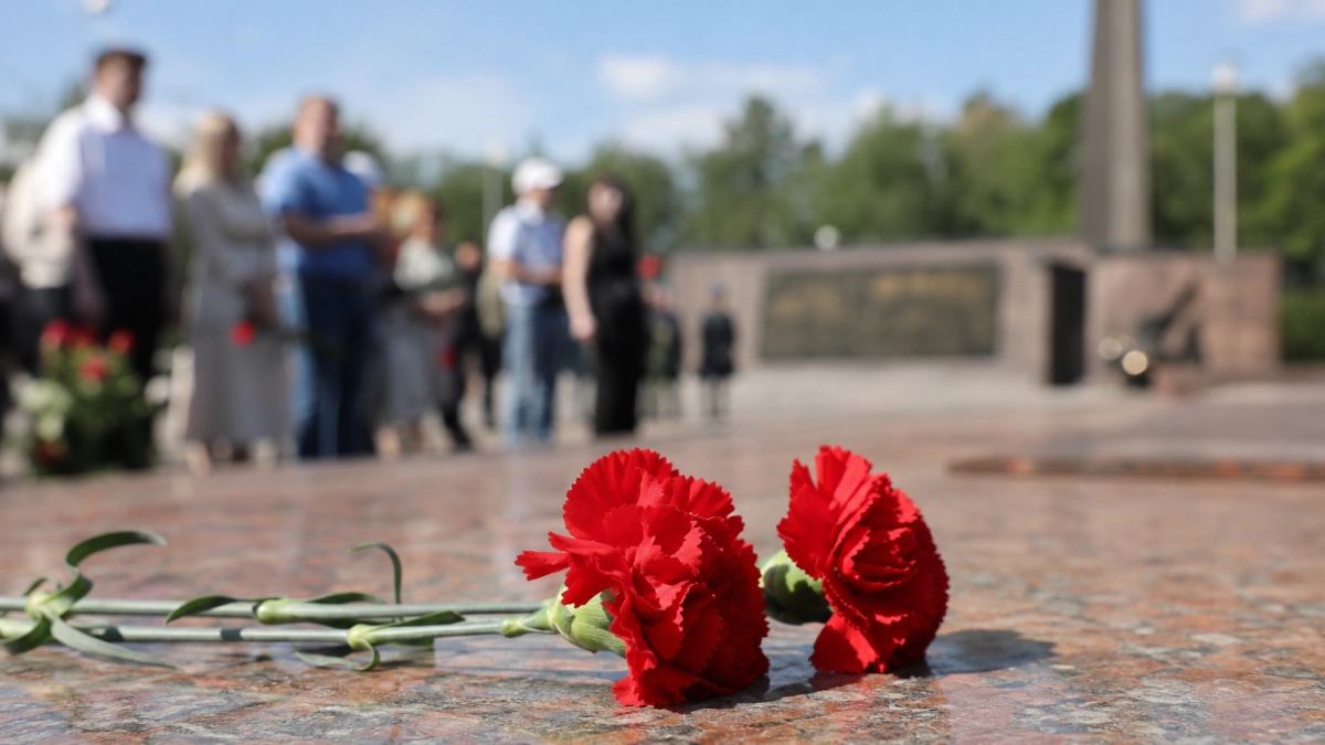 В Курске во вторую годовщину вторжения ВСУ прошли лития и возложение цветов