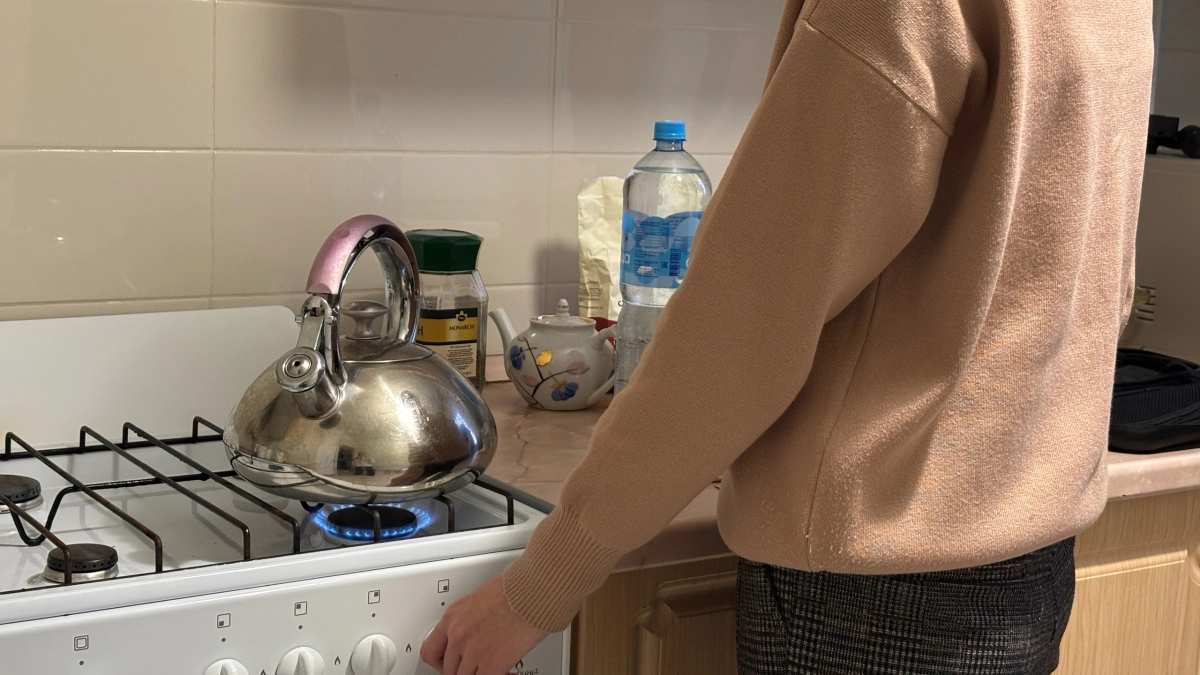 Больше не нужно отмачивать ручки плиты часами: копеечный состав удаляет въевшийся жир буквально за пару движений