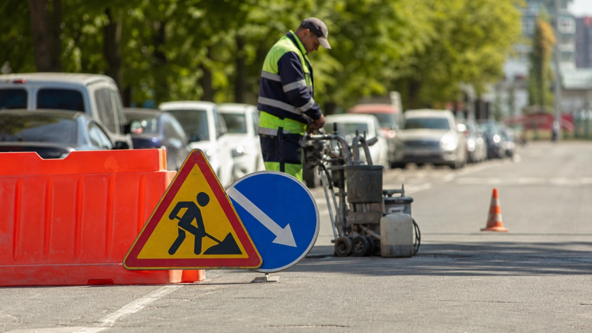 В Курске до конца августа перекрыли два участка дорог из-за ремонта