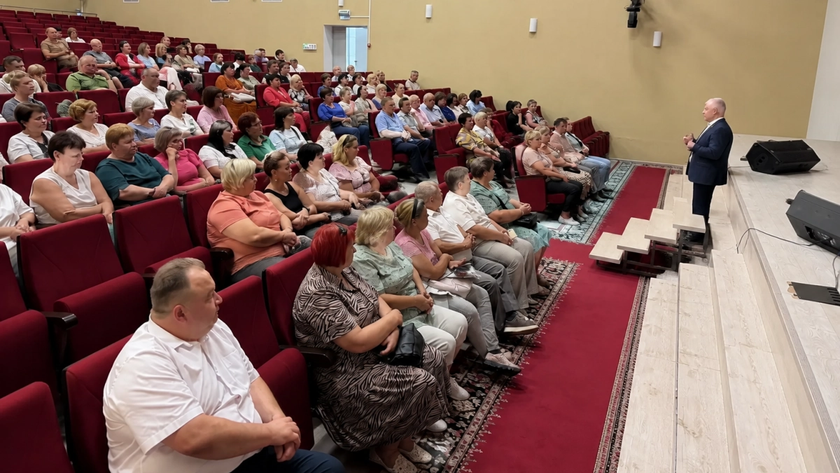 Василий Пискарев договорился с жителями Курчатовского района о прямой связи