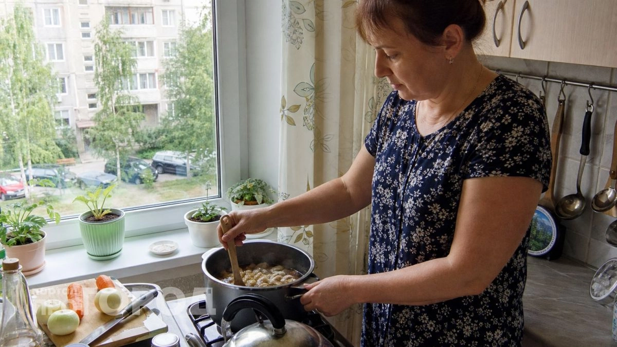 Хватит гадать насчет пенки в бульоне: запомните это простое правило идеальной чистоты вашего супа